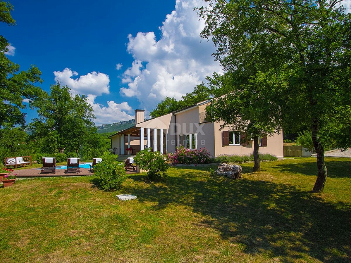 ISTRIA, BUZET - Villa dal design moderno con piscina su ampio giardino