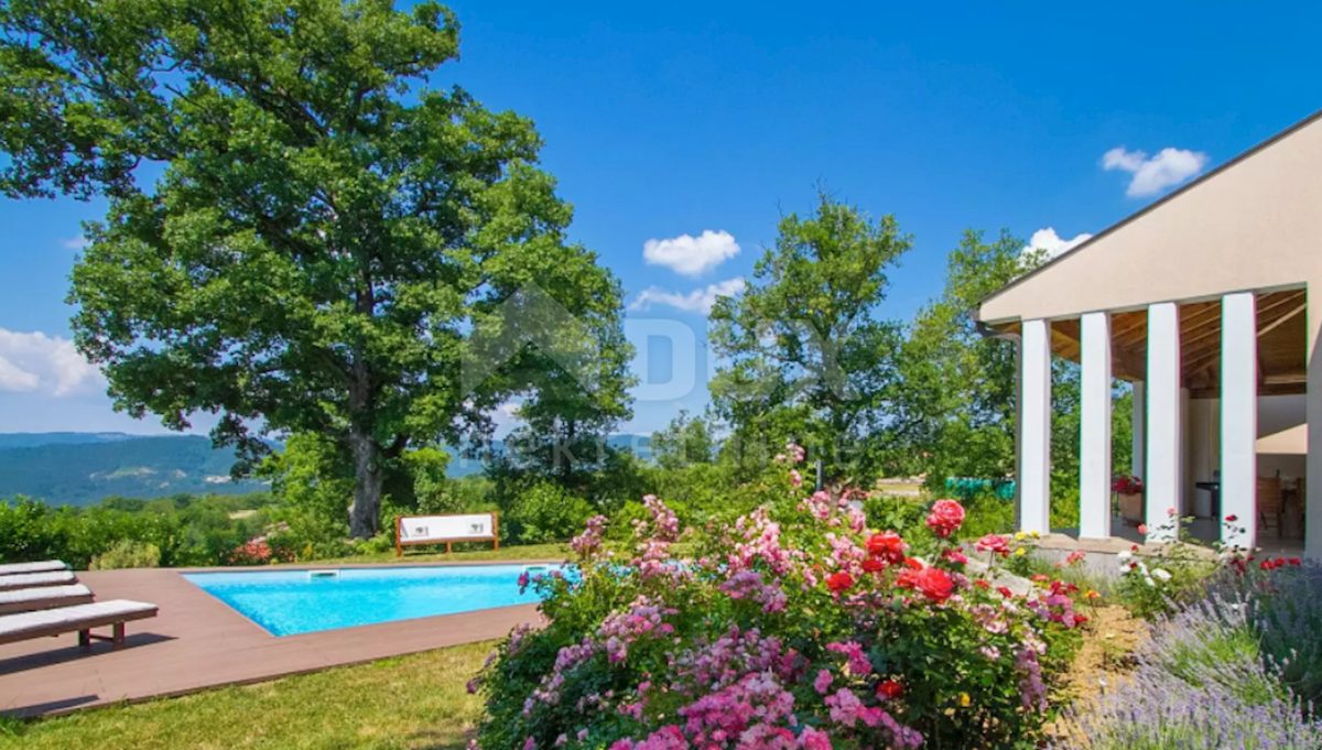 ISTRIA, BUZET - Villa dal design moderno con piscina su ampio giardino