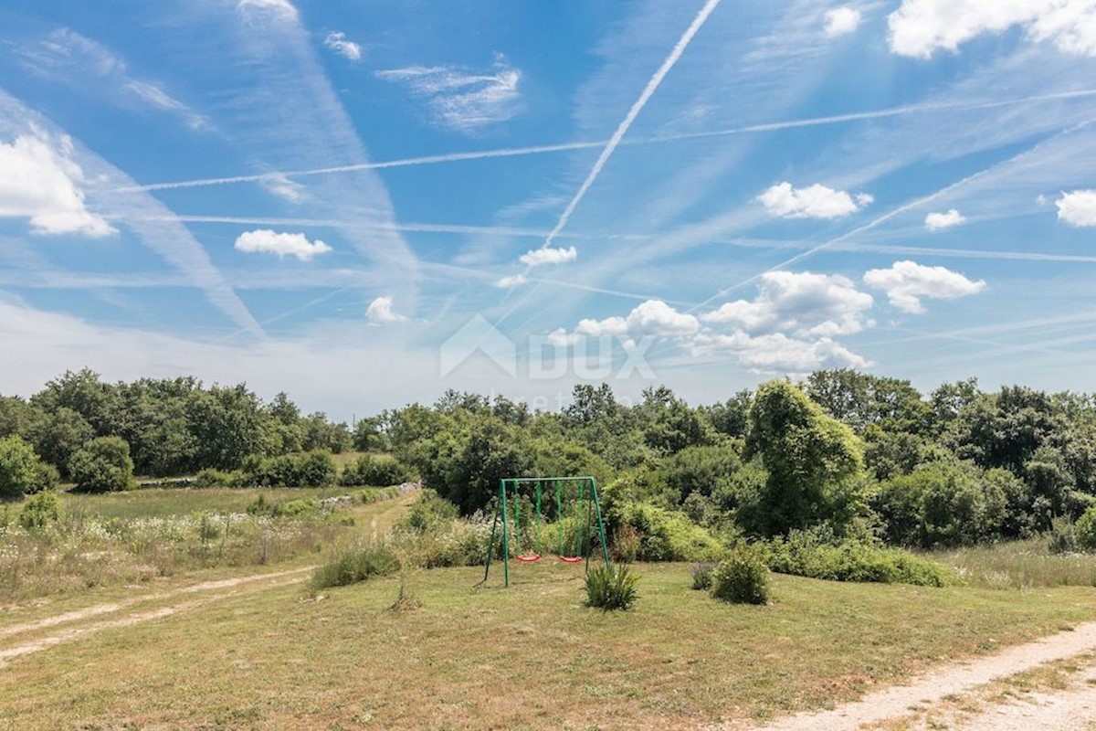 ISTRIA, SVETVINČENAT - Spaziosa casa vacanze con piscina