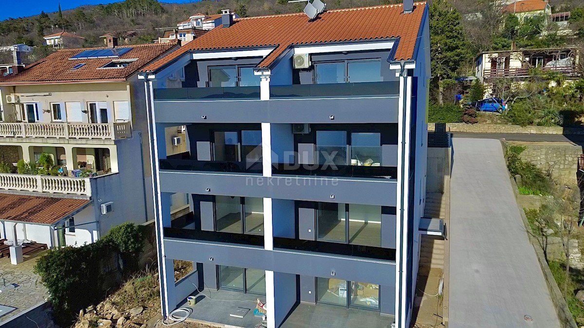 CRIKVENICA - Appartamento a due piani, 101 m2, vista mare!