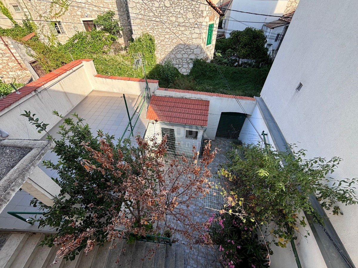 ŠIBENIK, CENTRO - Casa e taverna con un grande potenziale nel centro della città