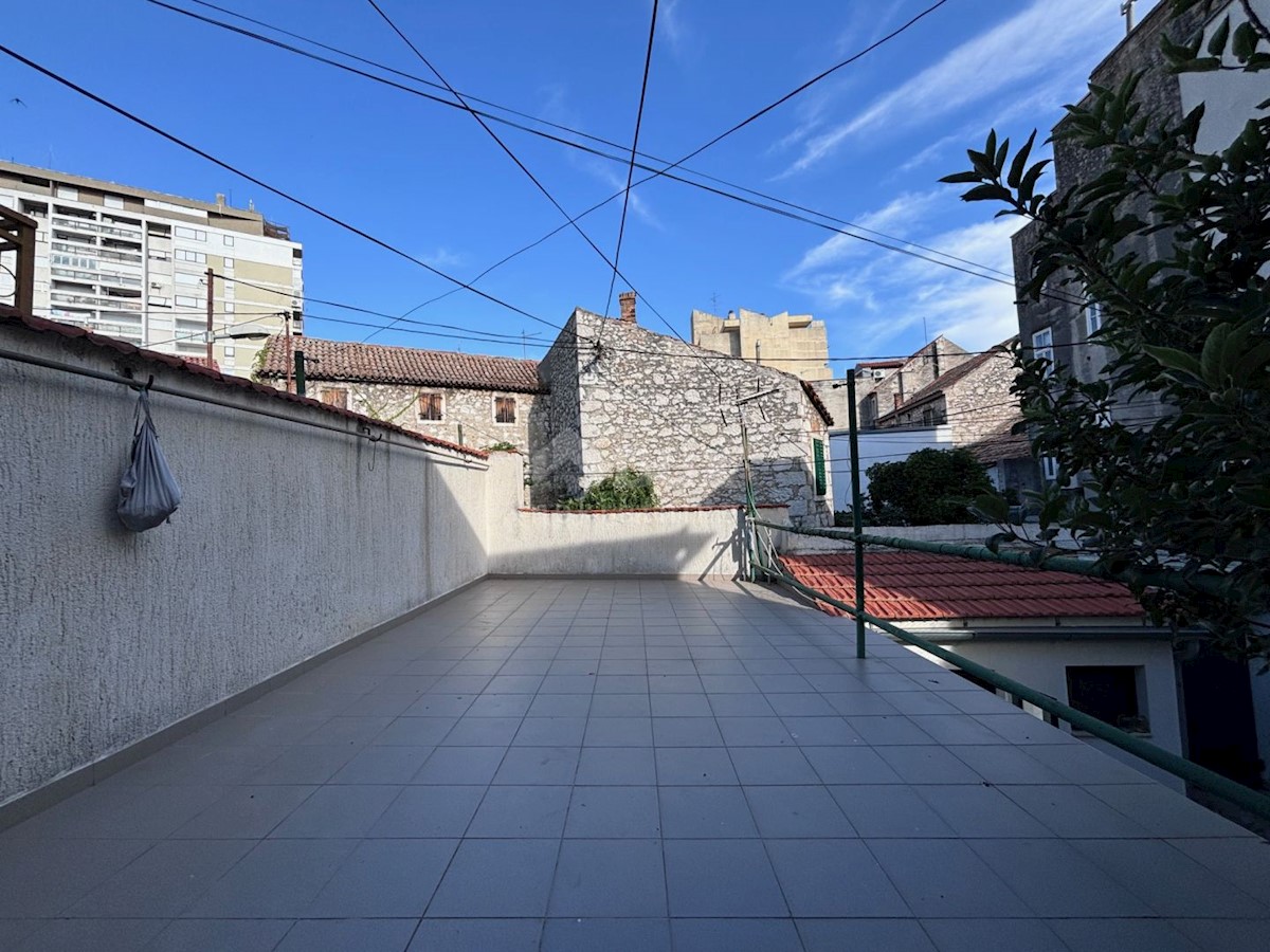 ŠIBENIK, CENTRO - Casa e taverna con un grande potenziale nel centro della città