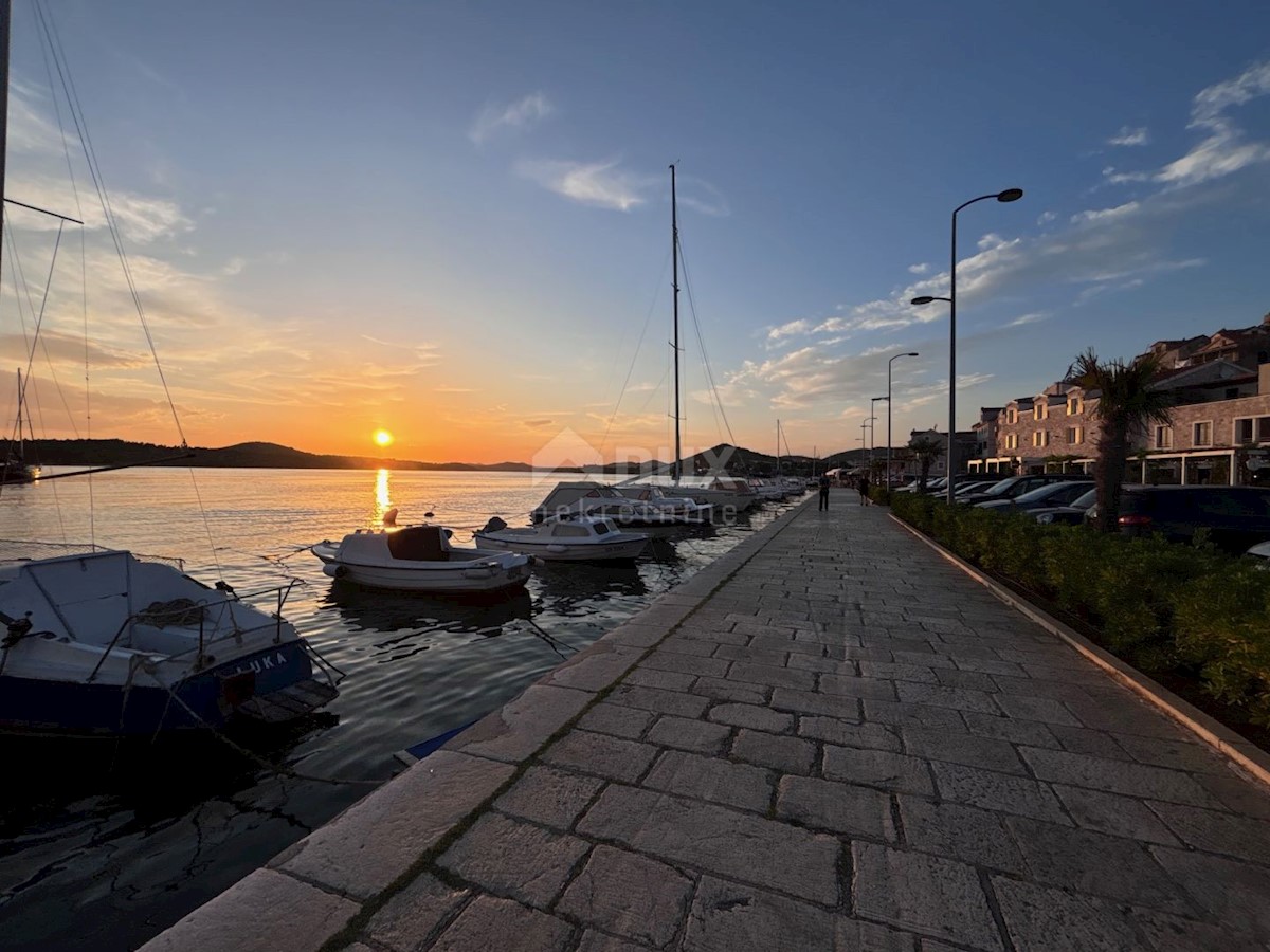 ŠIBENIK, CENTRO - Casa e taverna con un grande potenziale nel centro della città