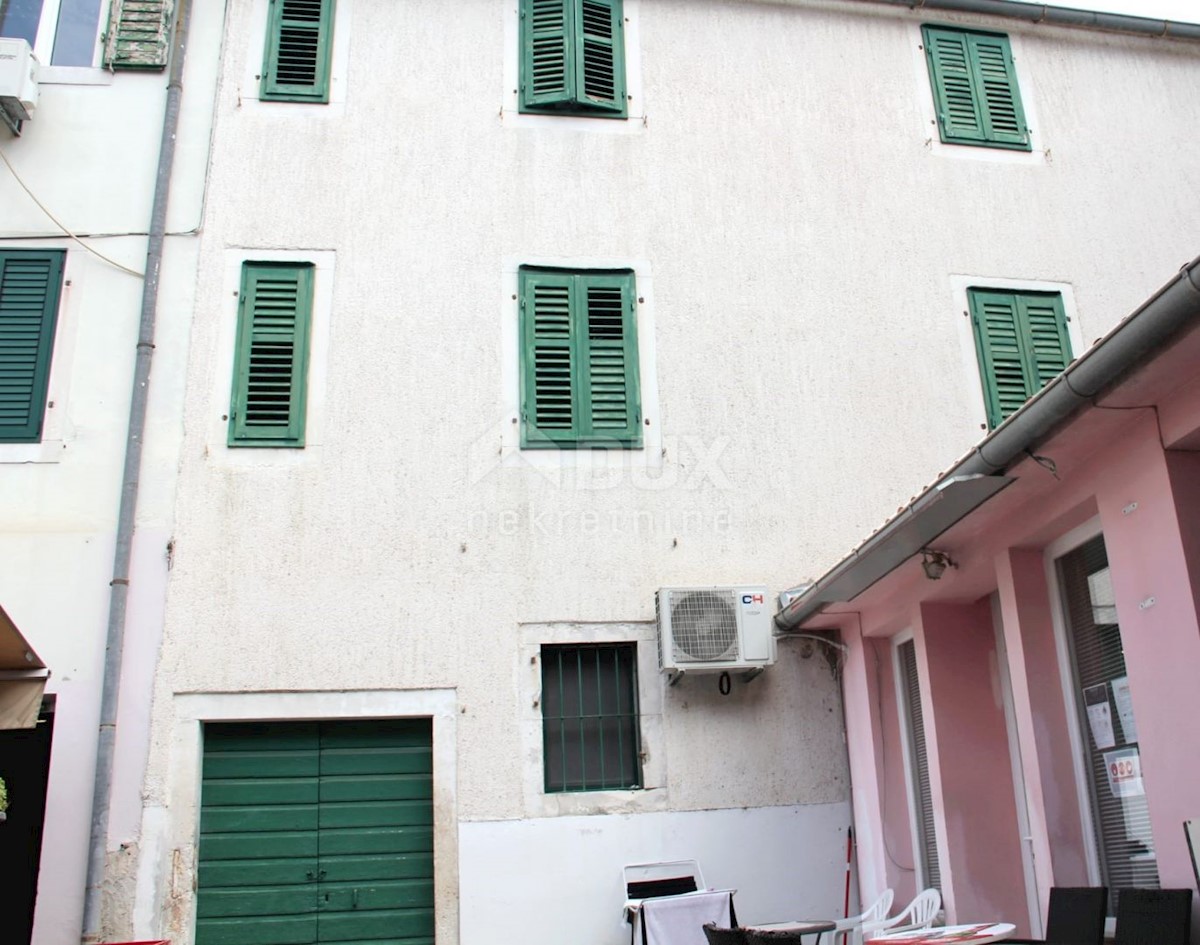 ŠIBENIK, CENTRO - Casa e taverna con un grande potenziale nel centro della città