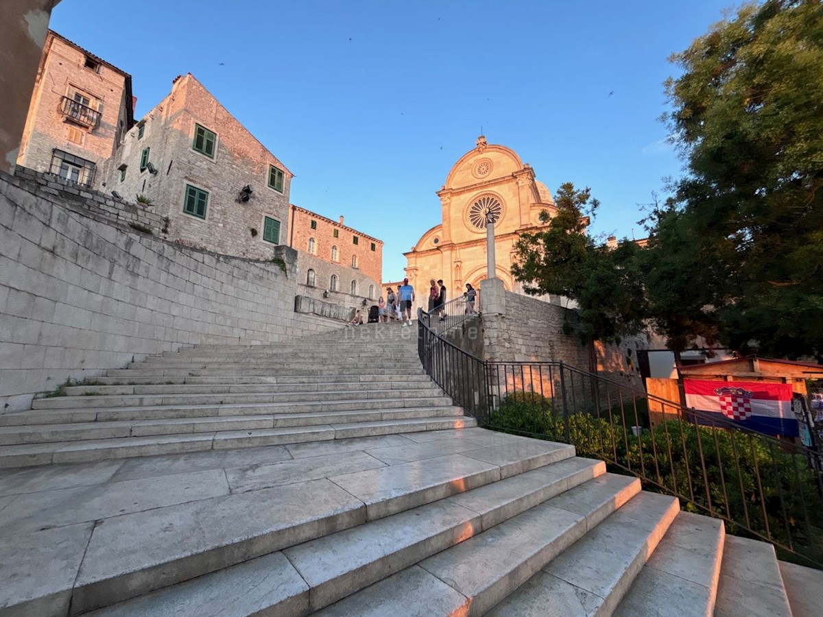 ŠIBENIK, CENTRO - Casa e taverna con un grande potenziale nel centro della città