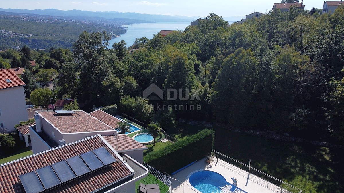 OPATIJA, POBRI - villa bifamiliare con piscina e campo da tennis