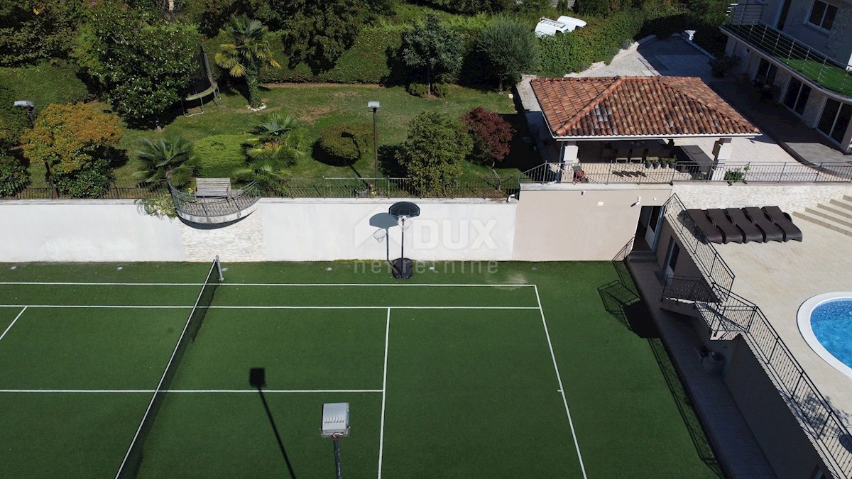 OPATIJA, POBRI - villa bifamiliare con piscina e campo da tennis