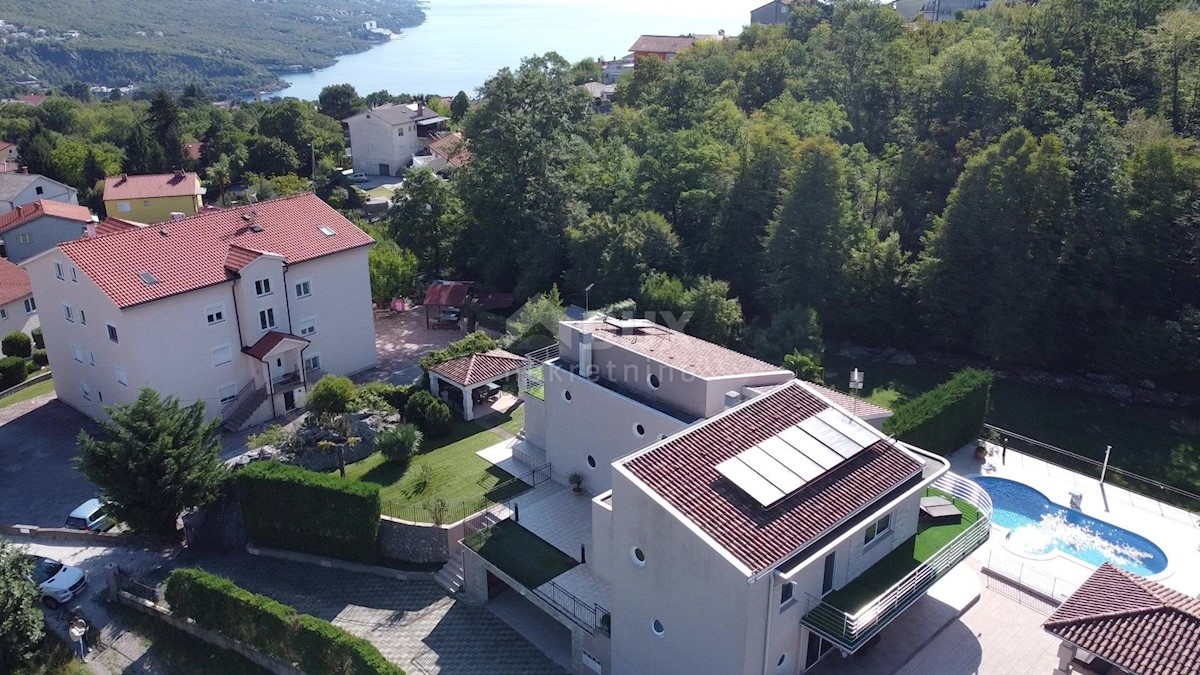 OPATIJA, POBRI - villa bifamiliare con piscina e campo da tennis