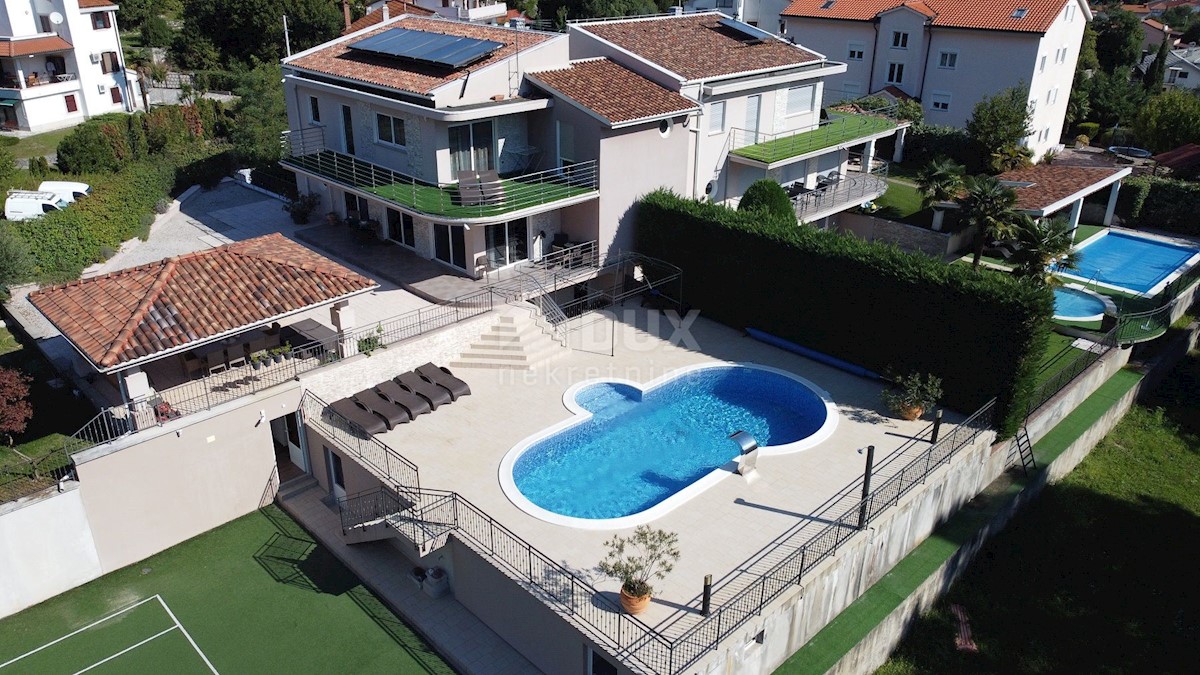 OPATIJA, POBRI - villa bifamiliare con piscina e campo da tennis