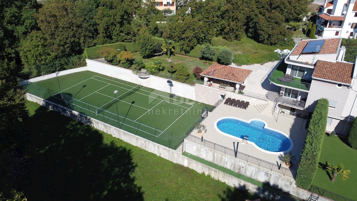 OPATIJA, POBRI - villa bifamiliare con piscina e campo da tennis