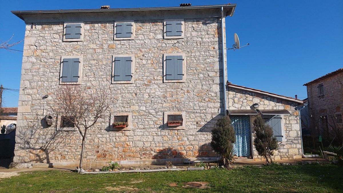 ISTRIA, POREČ - Una bella casa in pietra d'Istria in un'ottima posizione