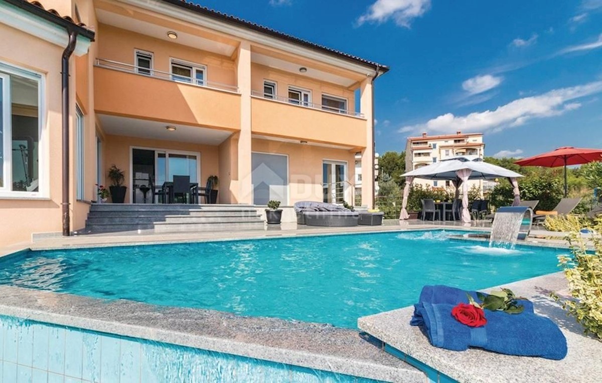 ISTRIA, PULA Villa con piscina vicino alle spiagge cittadine!