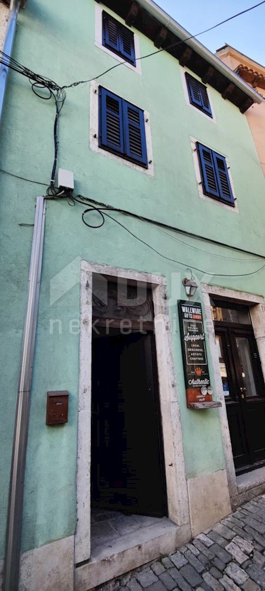 ISTRIA, MOTOVUN - Casa nel centro storico di Montona con locale ad uso ufficio