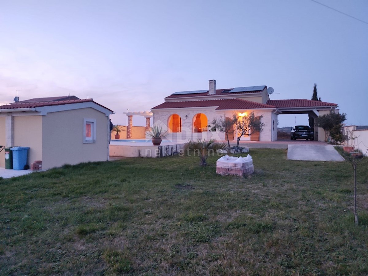 ISTRIA, BRTONIGLA - Bella casa in pietra con piscina, taverna e ampio giardino