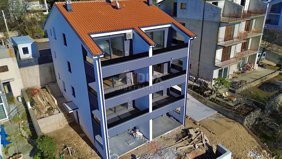 CRIKVENICA - Appartamento a due piani, 101 m2, vista mare!