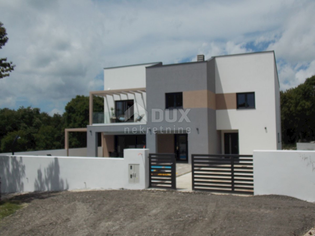 ISTRIA, BARBAN - Casa con piscina immersa nel verde