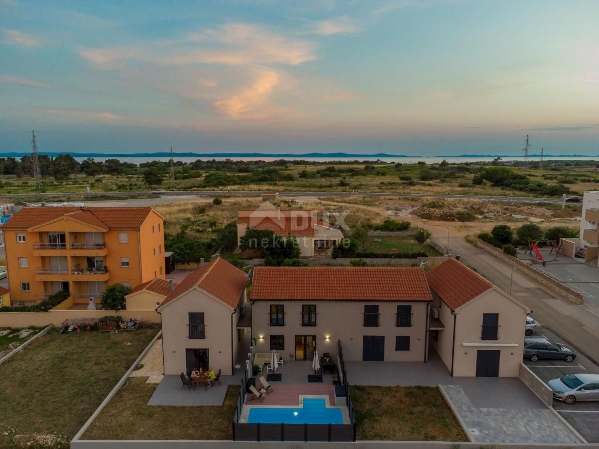 ZADAR, NIN - Una bella casa a schiera con piscina