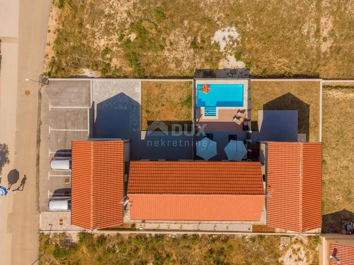 ZADAR, NIN - Una bella casa a schiera con piscina