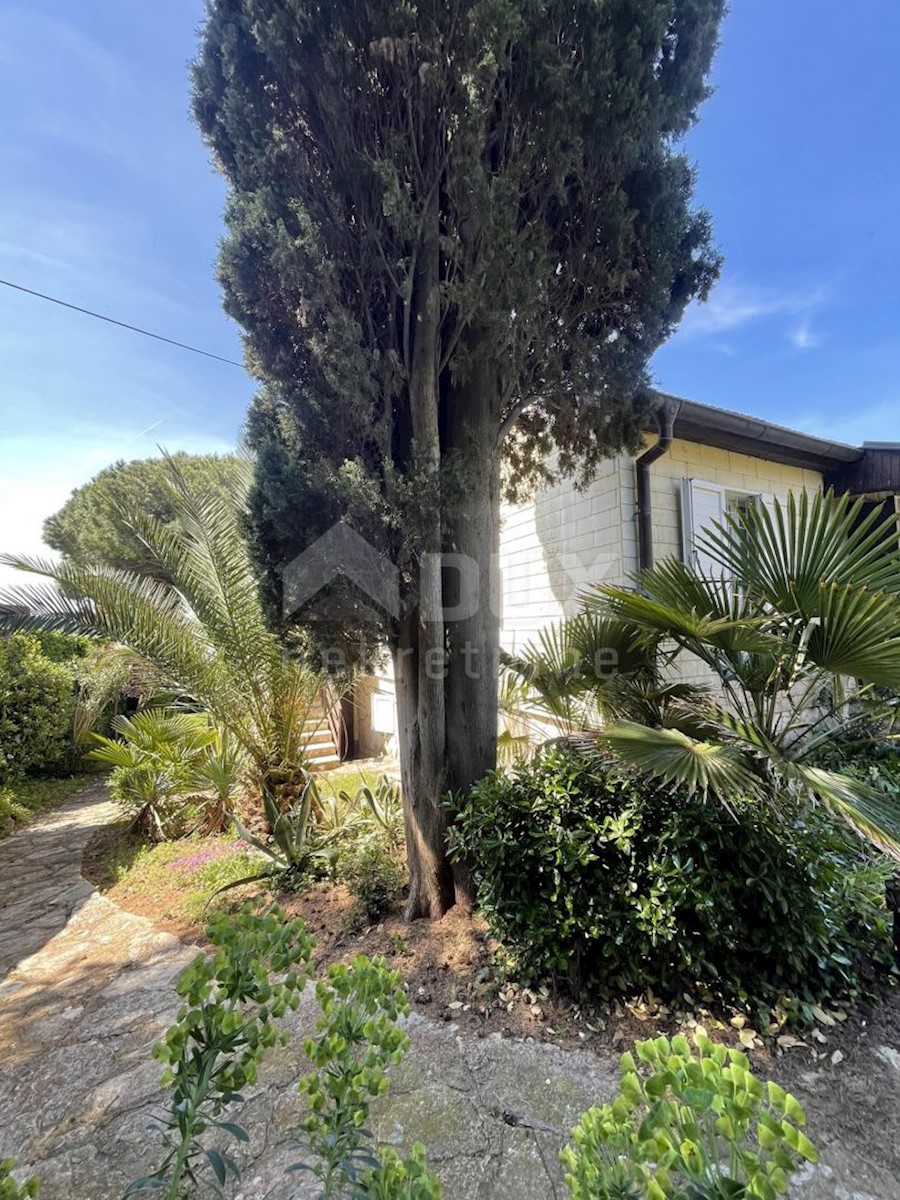 ISTRIA, POMER- Casa, piscina coperta, giardino magico! Proprio accanto alla spiaggia!