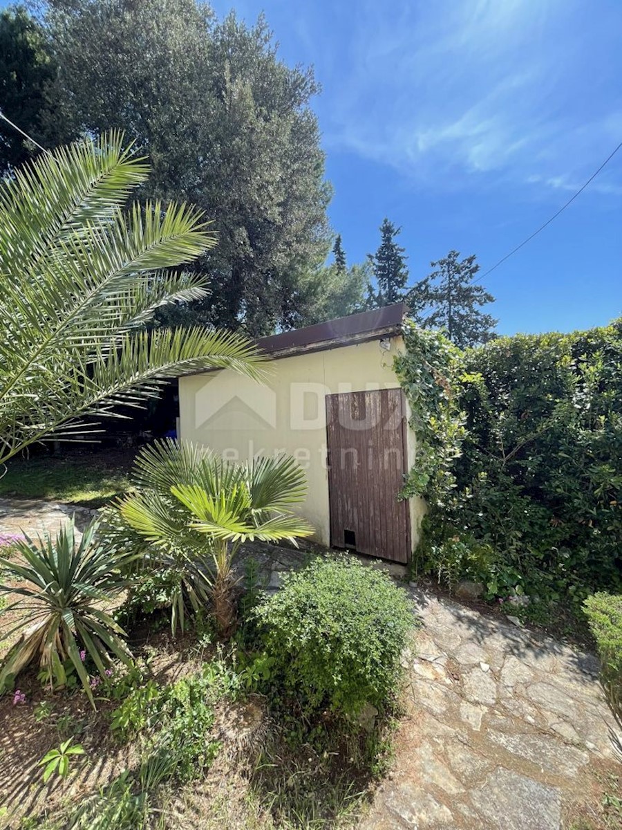 ISTRIA, POMER- Casa, piscina coperta, giardino magico! Proprio accanto alla spiaggia!