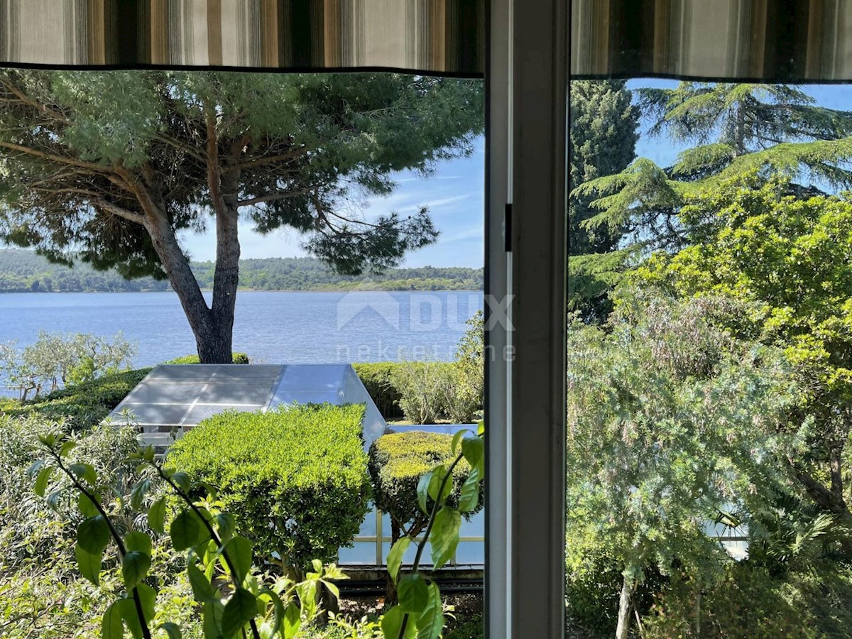 ISTRIA, POMER- Casa, piscina coperta, giardino magico! Proprio accanto alla spiaggia!