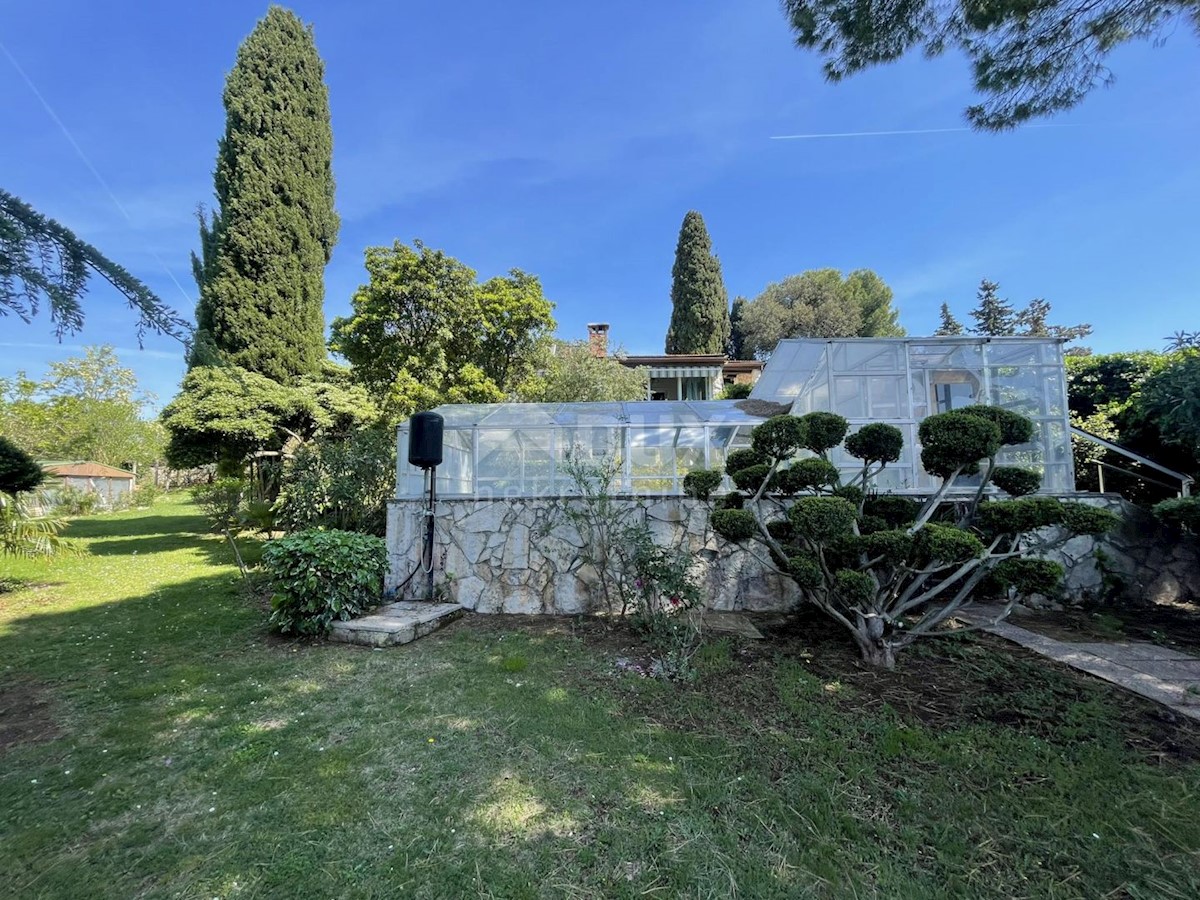 ISTRIA, POMER- Casa, piscina coperta, giardino magico! Proprio accanto alla spiaggia!
