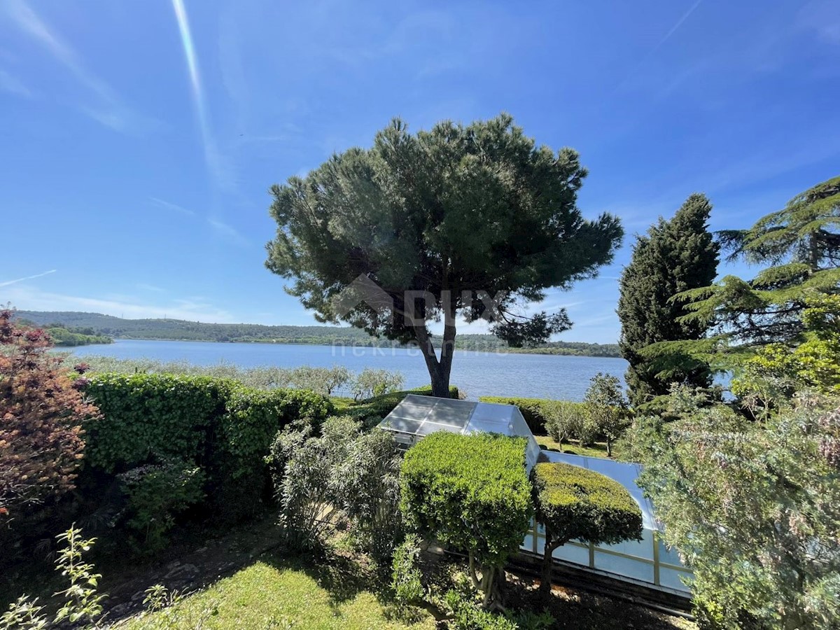 ISTRIA, POMER- Casa, piscina coperta, giardino magico! Proprio accanto alla spiaggia!