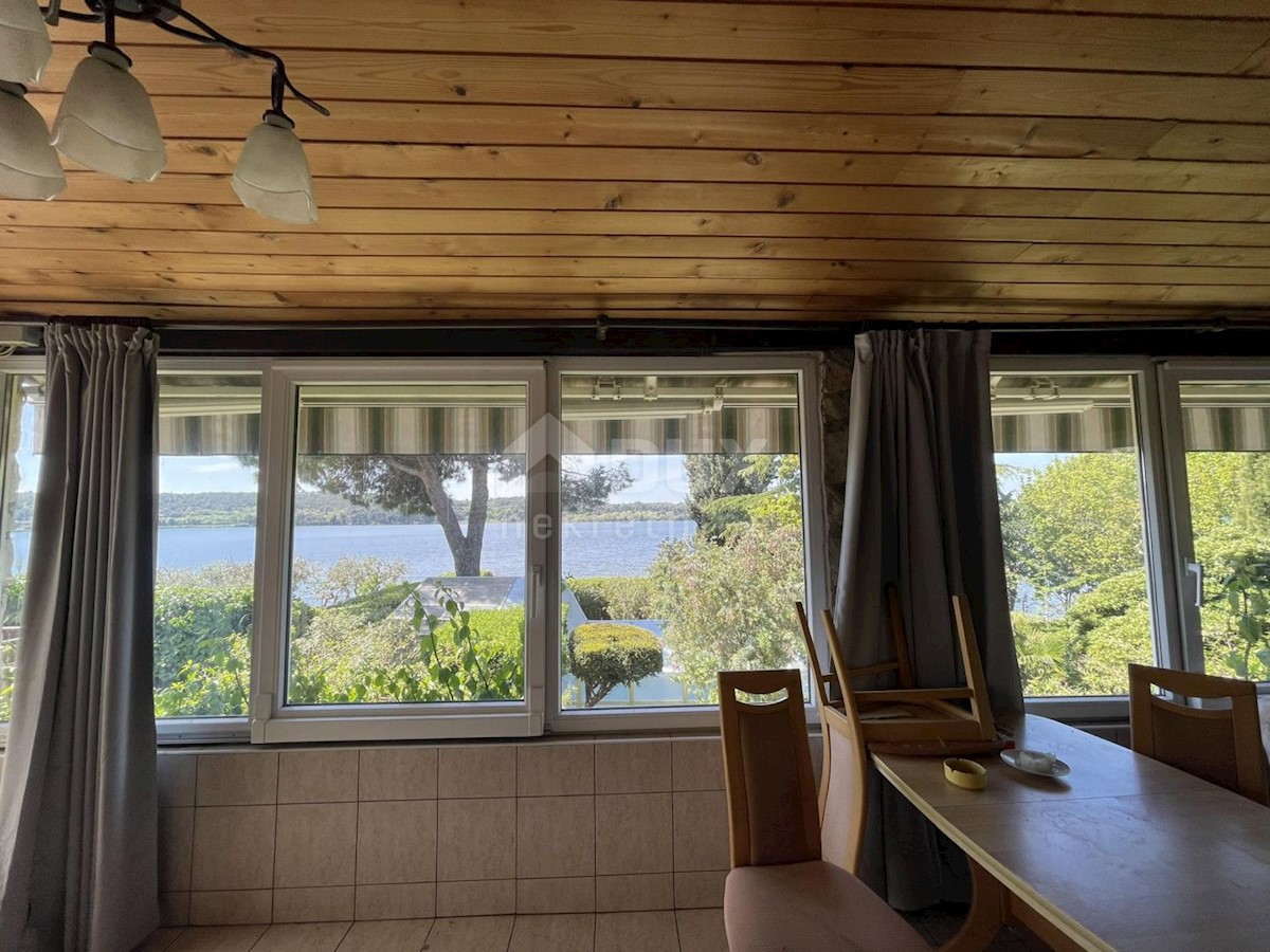ISTRIA, POMER- Casa, piscina coperta, giardino magico! Proprio accanto alla spiaggia!