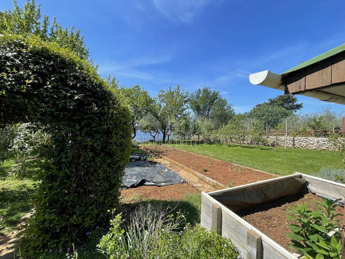 ISTRIA, POMER- Casa, piscina coperta, giardino magico! Proprio accanto alla spiaggia!