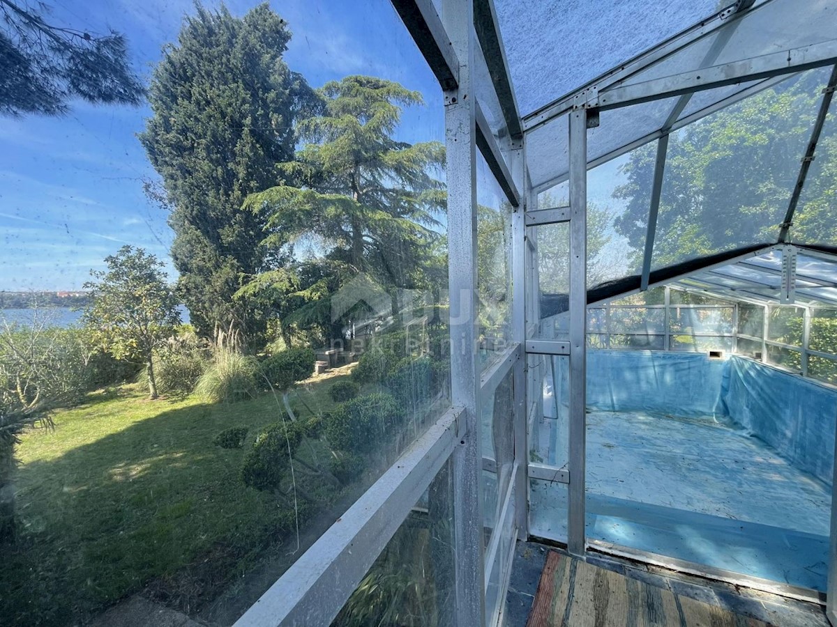ISTRIA, POMER- Casa, piscina coperta, giardino magico! Proprio accanto alla spiaggia!