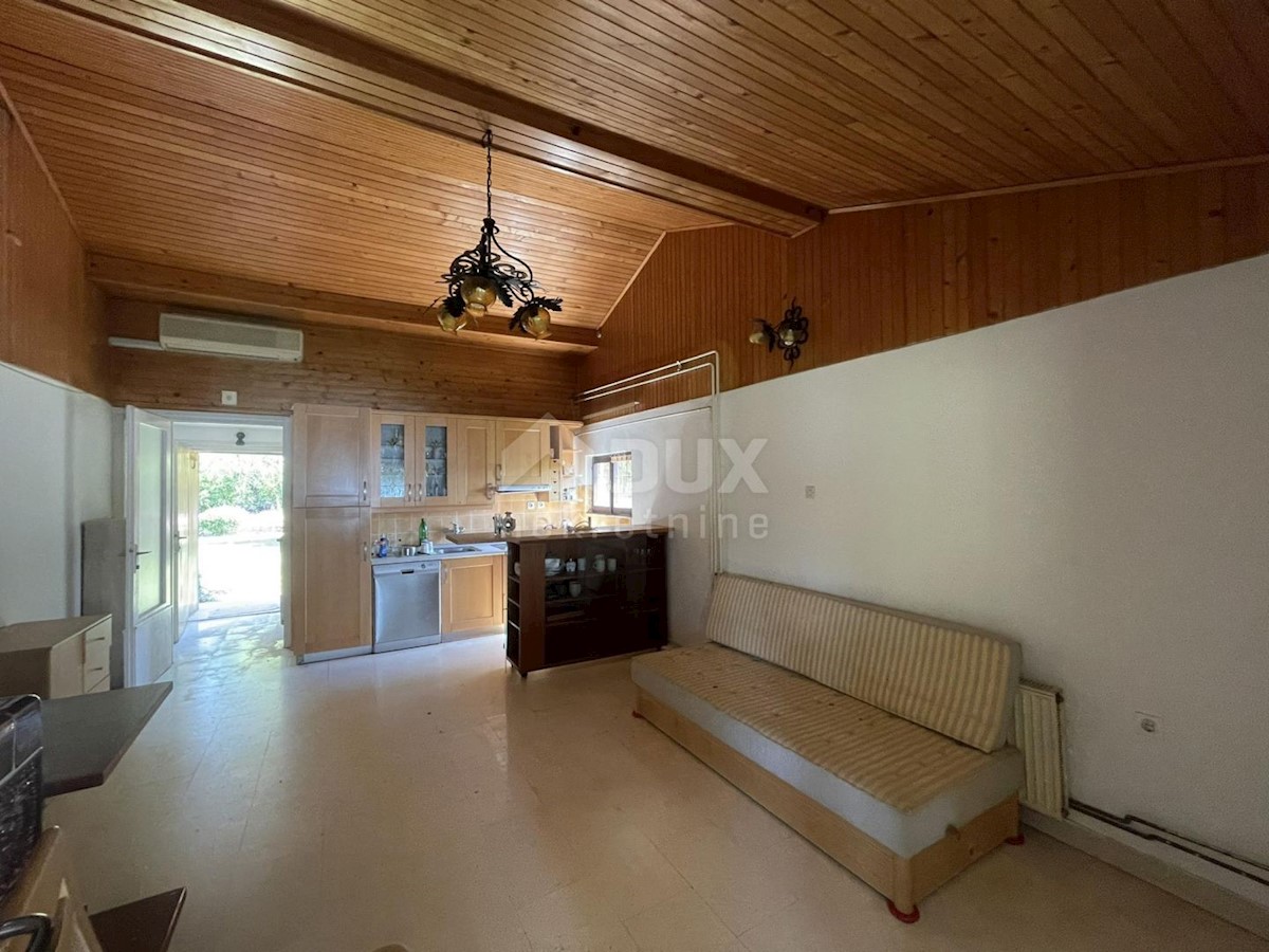 ISTRIA, POMER- Casa, piscina coperta, giardino magico! Proprio accanto alla spiaggia!