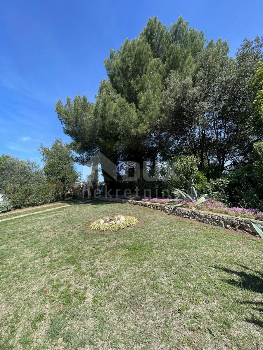 ISTRIA, POMER- Casa, piscina coperta, giardino magico! Proprio accanto alla spiaggia!