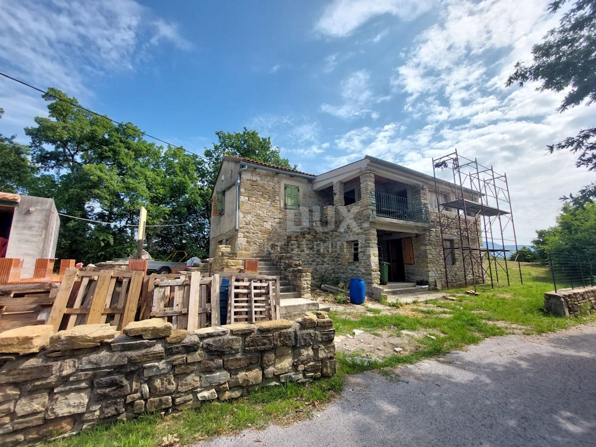 ISTRIA, GRAČIŠĆE - Una casa in pietra in completa solitudine con vista sul verde