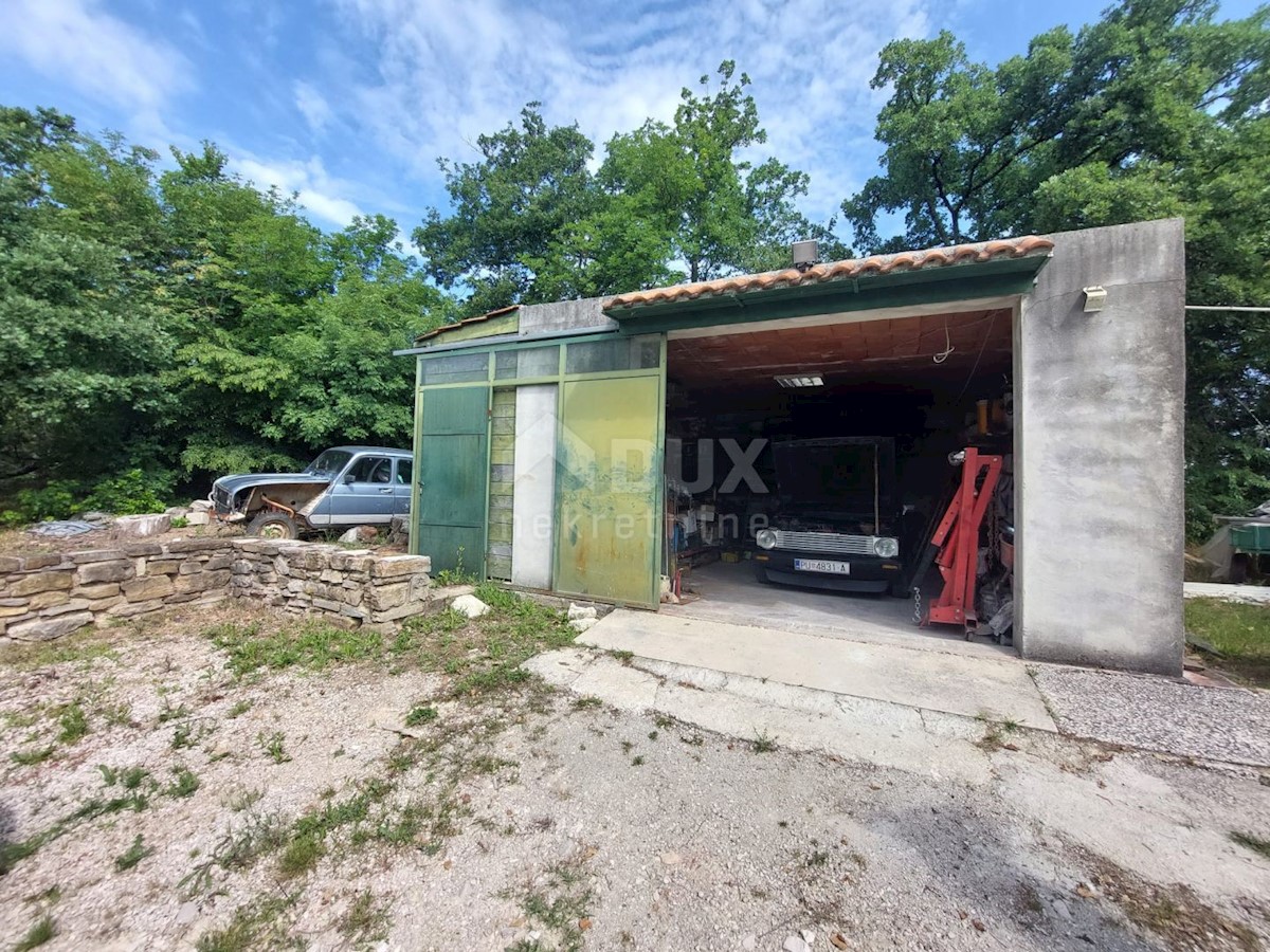 ISTRIA, GRAČIŠĆE - Una casa in pietra in completa solitudine con vista sul verde