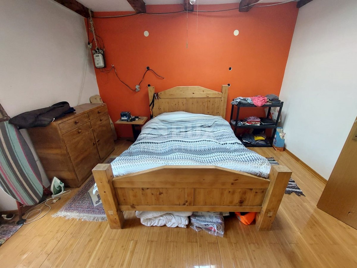 ISTRIA, GRAČIŠĆE - Una casa in pietra in completa solitudine con vista sul verde