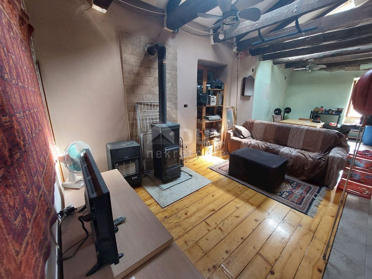 ISTRIA, GRAČIŠĆE - Una casa in pietra in completa solitudine con vista sul verde