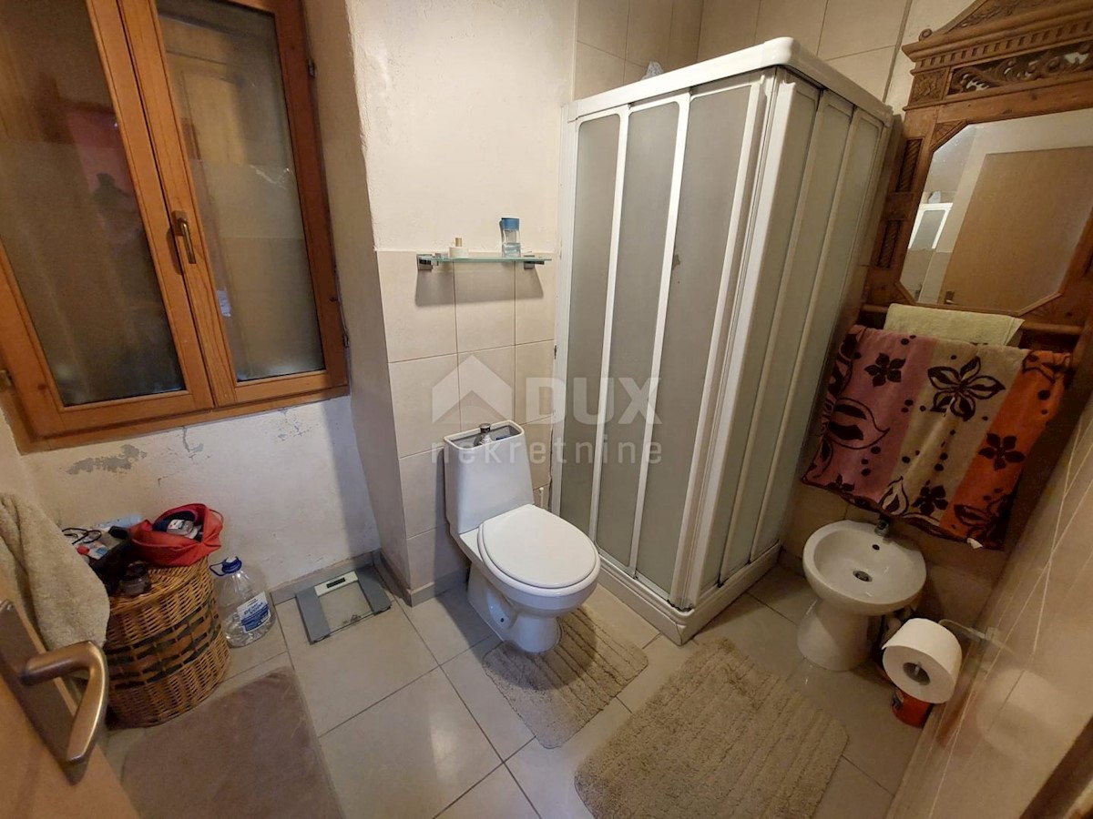 ISTRIA, GRAČIŠĆE - Una casa in pietra in completa solitudine con vista sul verde