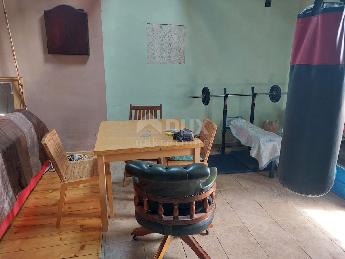 ISTRIA, GRAČIŠĆE - Una casa in pietra in completa solitudine con vista sul verde