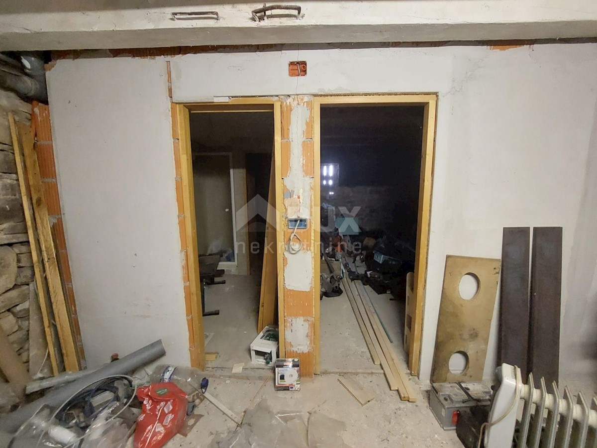 ISTRIA, GRAČIŠĆE - Una casa in pietra in completa solitudine con vista sul verde