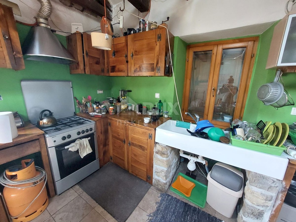 ISTRIA, GRAČIŠĆE - Una casa in pietra in completa solitudine con vista sul verde