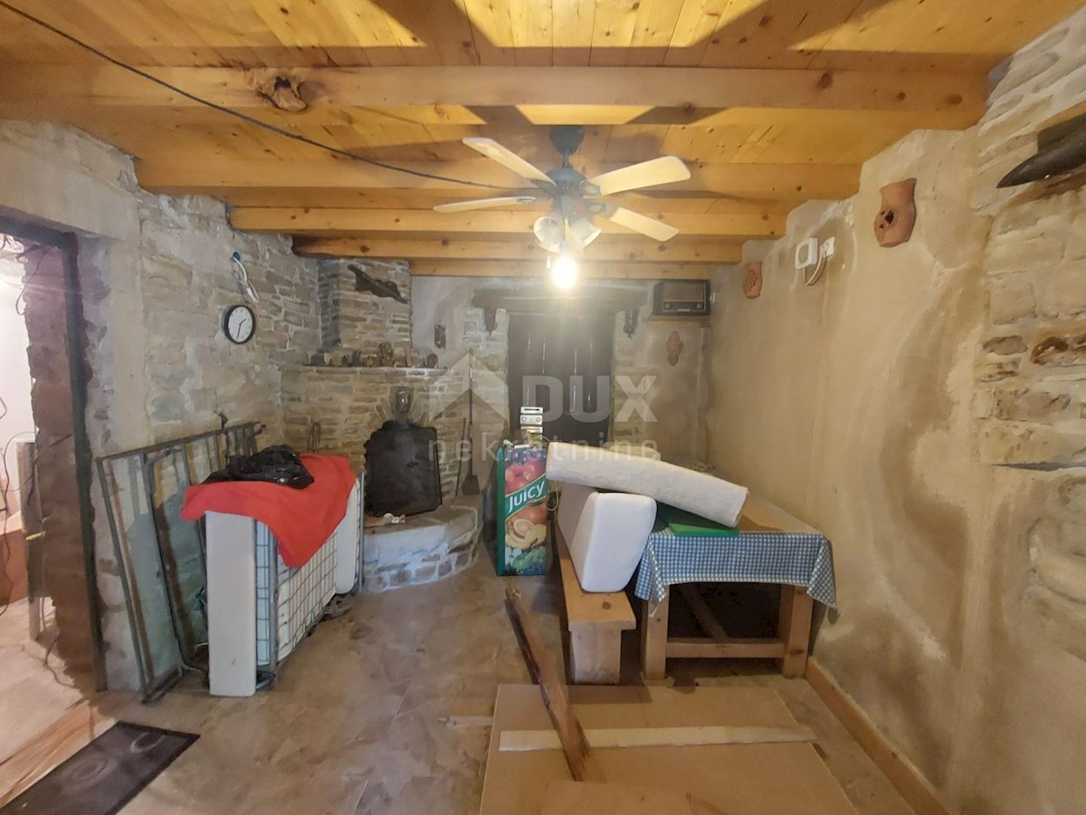 ISTRIA, GRAČIŠĆE - Una casa in pietra in completa solitudine con vista sul verde