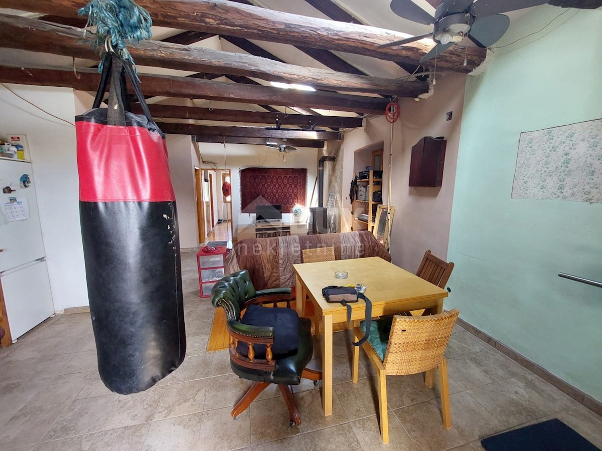 ISTRIA, GRAČIŠĆE - Una casa in pietra in completa solitudine con vista sul verde