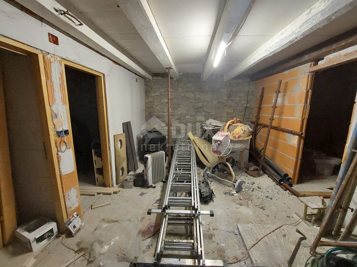 ISTRIA, GRAČIŠĆE - Una casa in pietra in completa solitudine con vista sul verde