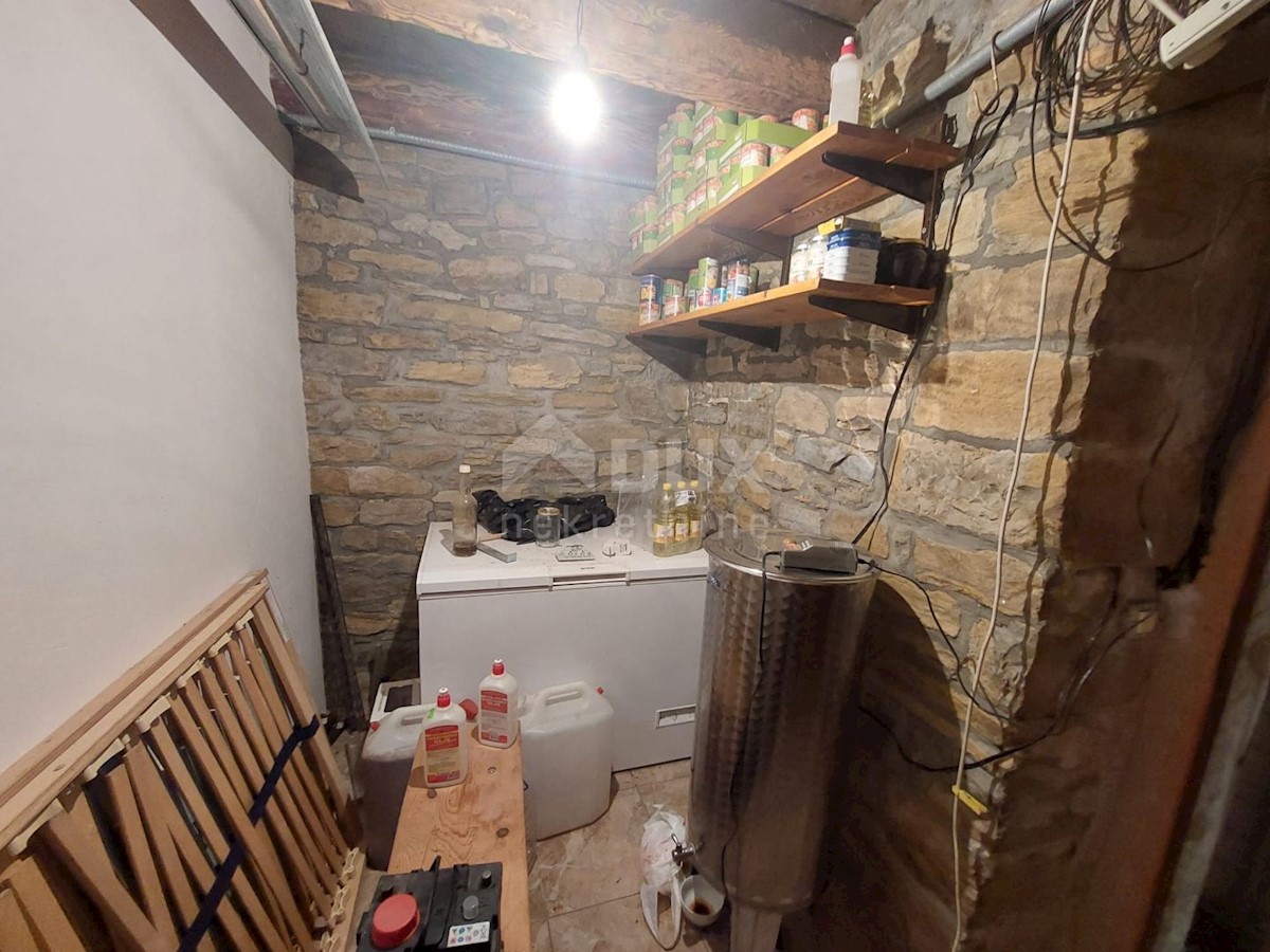 ISTRIA, GRAČIŠĆE - Una casa in pietra in completa solitudine con vista sul verde