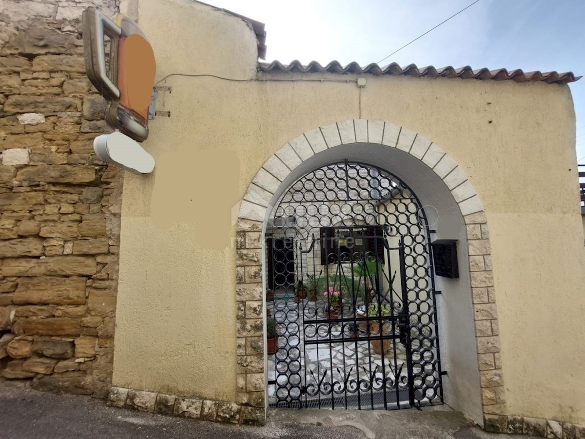 Locale commerciale Buje, 300m2