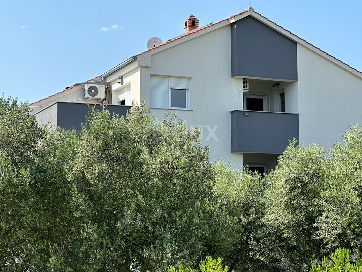 ZADAR, VIR - Casa spaziosa con 5 appartamenti