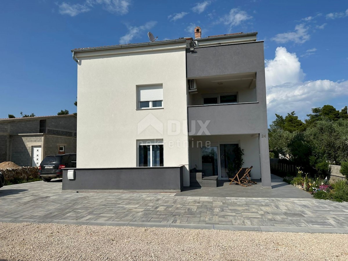 ZADAR, VIR - Casa spaziosa con 5 appartamenti