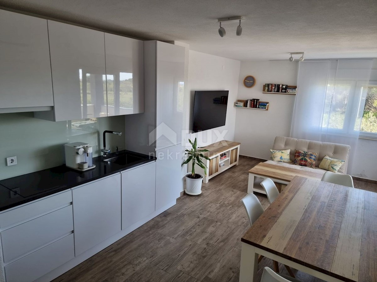 ZADAR, VIR - Casa spaziosa con 5 appartamenti