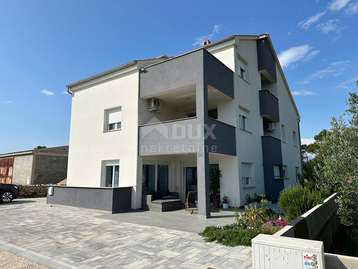 ZADAR, VIR - Casa spaziosa con 5 appartamenti
