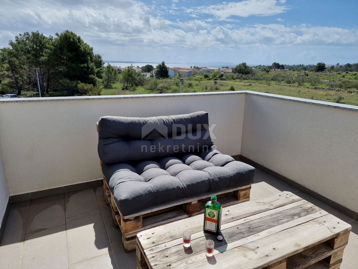 ZADAR, VIR - Casa spaziosa con 5 appartamenti